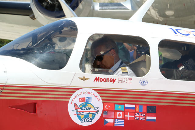 Bayburt'ta küçük uçak düştü! 2 kişiye ulaşılmaya çalışılıyor