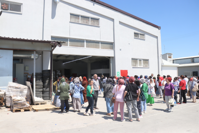 Gemlik depreminden dakikalar sonra fabrikanın tavanı çöktü, 3 işçi göçük altında kaldı