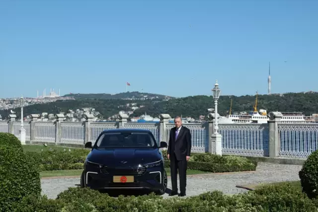 Cumhurbaşkanı Erdoğan, Togg'un yeni modeli T10F'yi test etti