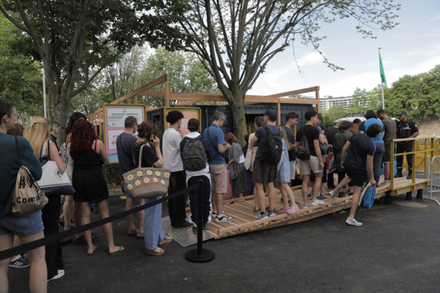 Paris'te 102 yıllık yasak kalktı, Seine Nehri halka açıldı