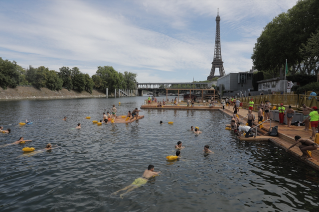 Paris'te 102 yıllık yasak kalktı, Seine Nehri halka açıldı