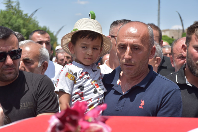 Türkiye şehirlerini uğurluyor! Gözyaşları sel oldu