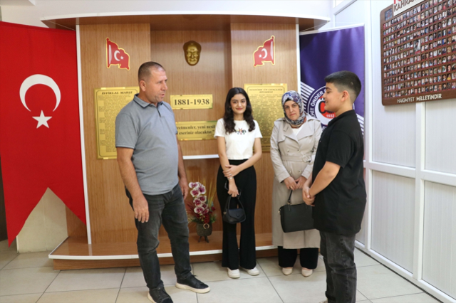 Kamyon şoförü babası, ev kadını annesinin desteğiyle LGS sınavında tam puana ulaştı