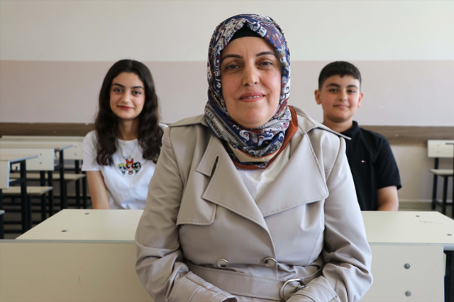 Kamyon şoförü babası, ev kadını annesinin desteğiyle LGS sınavında tam puana ulaştı