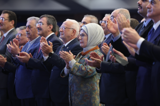 Kızılcahamam Kampı'na Emine Erdoğan'ın şıklığı damga vurdu