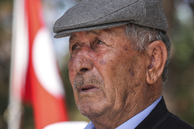 15 Temmuz'da tarihi emir vermişti! Zekai Aksakallı, Ömer Halisdemir'in kabrini ziyaret etti