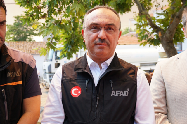 Tekirdağ orman yangını: Alevler Gelibolu'ya da sıçradı, otoyol kapatıldı