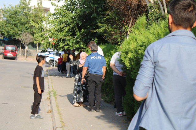 Husumetlisini camide namaz kılarken boğazını keserek öldürdü