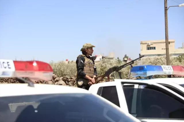Suriye yönetimi, çatışmaların devam ettiği Süveyda'da yeniden konuşlanmaya başladı