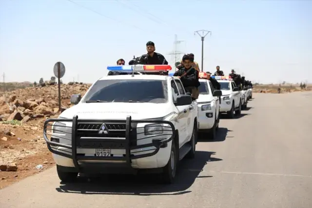 Suriye yönetimi, çatışmaların devam ettiği Süveyda'da yeniden konuşlanmaya başladı
