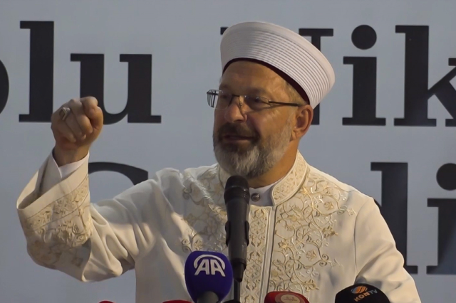 Diyanet İşleri Başkanı: 10 yetimi evlendirmek bir cami yaptırmaktan daha sevaptır