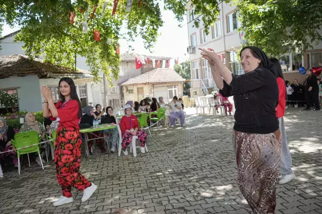 Mahalle 1 günlüğüne kadınlara emanet edildi