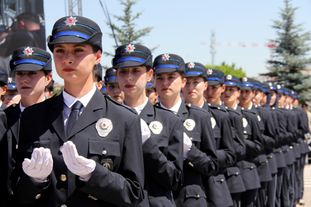 Şehit polisin kızı da polis oldu