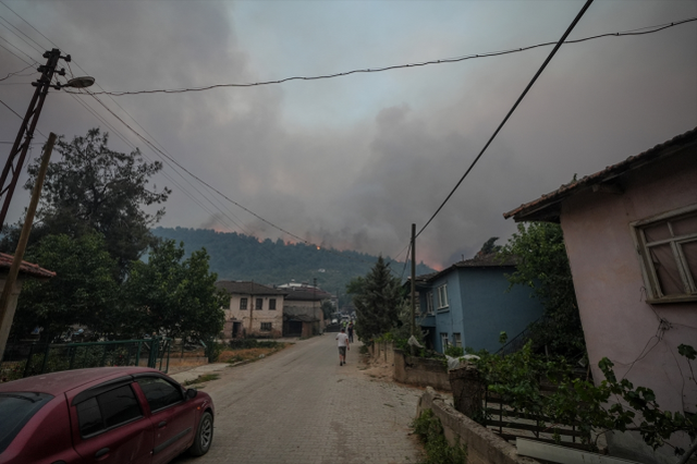Sakarya'dan Bilecik tarafına sıçrayan orman yangınına 4. gününde müdahale devam ediyor