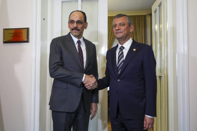Özgür Özel - İbrahim Kalın görüşmesinde ilginç anlar: Sadece iki isim odaya alındı