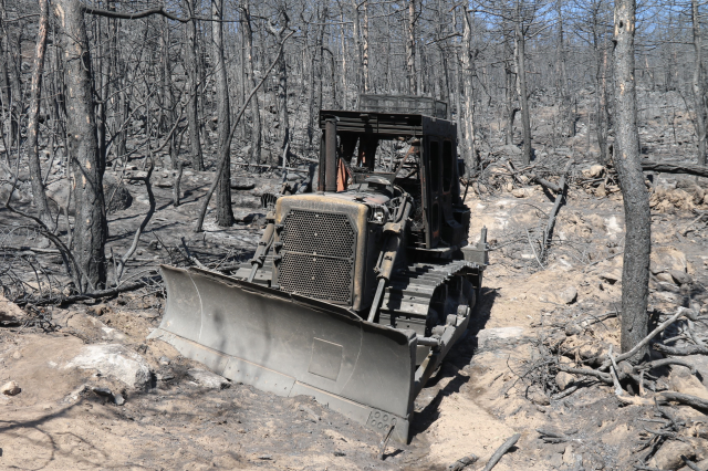 10 orman işçisinin şehit olduğu alan! Araçlar küle dönmüş, yerde sürükleme izleri