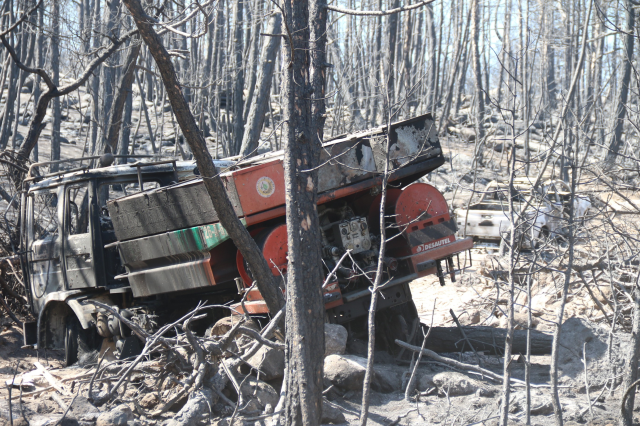 10 orman işçisinin şehit olduğu alan! Araçlar küle dönmüş, yerde sürükleme izleri