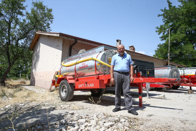 Patlak lastikle orman yangınına su taşıyan çiftçiye destek yağdı! Yaptığıyla yine gönülleri fethetti