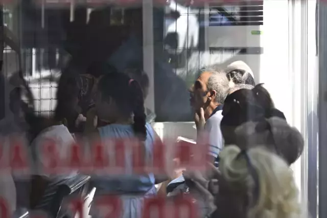 Ehliyet yenileme kuyrukları müdürlükleri kilitledi