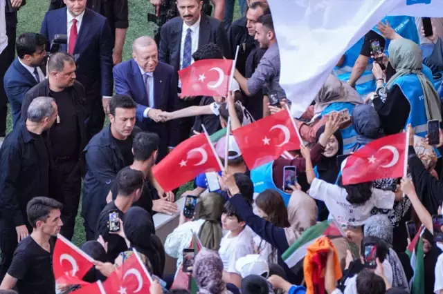 Cumhurbaşkanı Erdoğan'a özel koreografi: Bir yanda Ayasofya, diğer yanda Kubbetü's Sahra