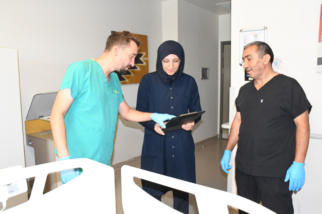 70 yaşındaki kadının karnından 40 kilogram kitle çıkarıldı 70 yaşındaki kadının karnından 40 kilogram kitle çıkarıldı