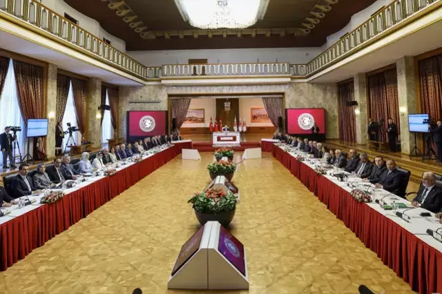 DEM Parti'nin komisyon üyesi Saruhan Oluç'tan ilk yorum