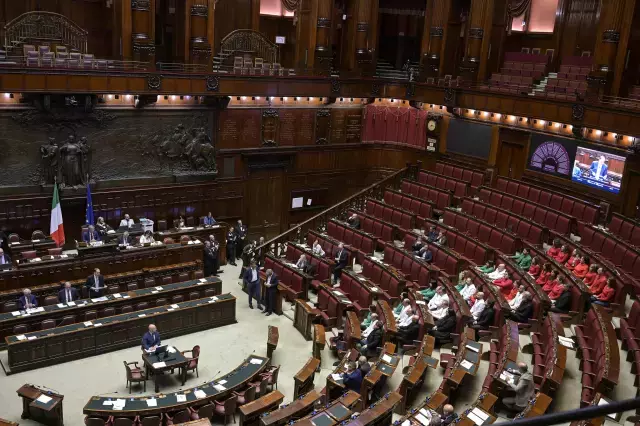 İtalya'da muhalif milletvekillerinden parlamentoda 'Filistin' dayanışması