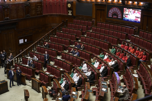 İtalya'da muhalif milletvekillerinden parlamentoda 'Filistin' dayanışması