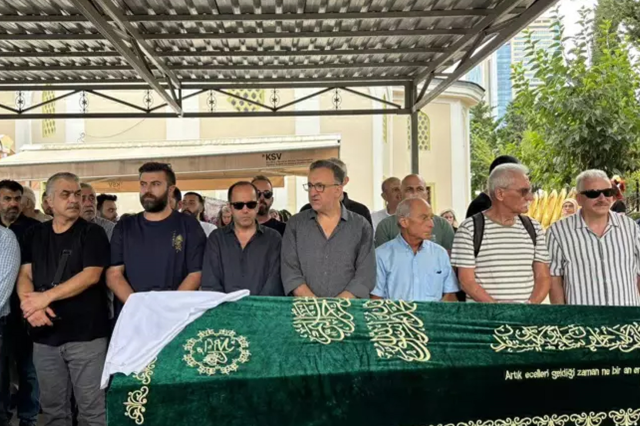 Münir Özkul'un eşi Umman Özkul son yolculuğuna uğurlandı! Son isteği cenazede ortaya çıktı