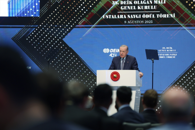 DEİK'in iş dünyasını buluşturduğu programda oturma düzeni tepki çekti