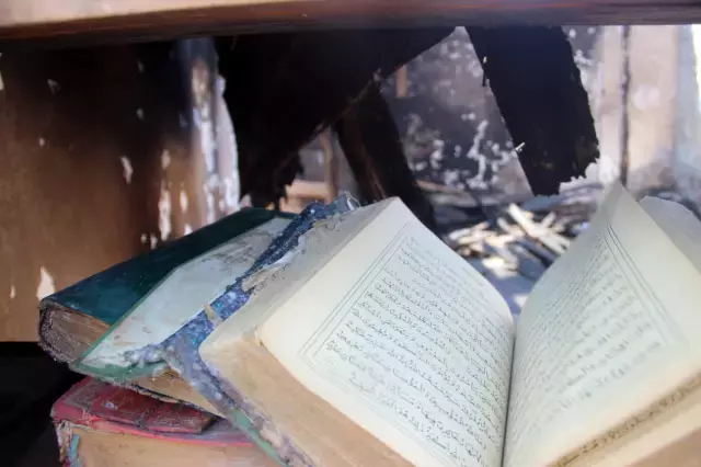 Çanakkale'de küle dönen evde bir tek Kur'an-ı Kerim'ler yanmadı