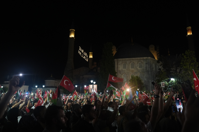 Diyanet İşleri Başkanı Ali Erbaş, Gazze'deki zulmün sona ermesi için binlerce kişiyle dua etti