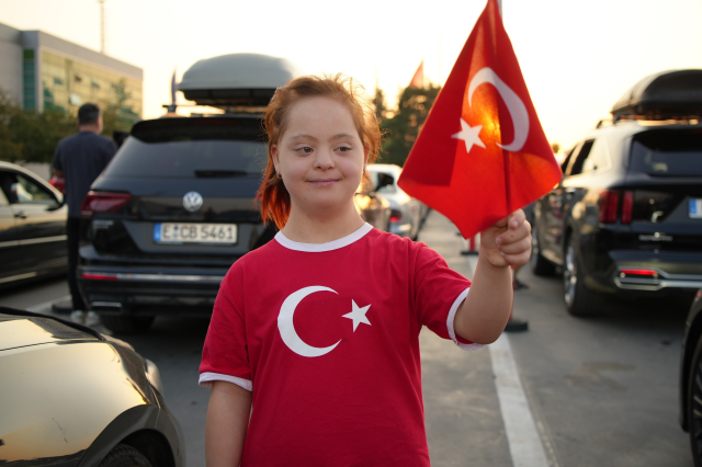 Gurbetçiler dönüş yoluna geçti, araç kuyruğunun sonu görünmedi