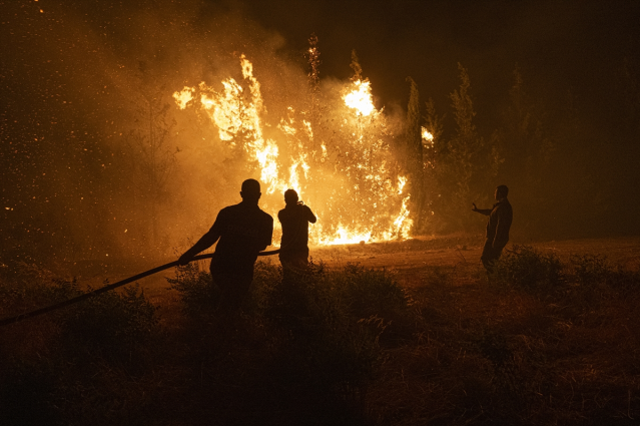 6 ilde yangınla mücadele sürüyor! Yüzlerce vatandaş tahliye edildi