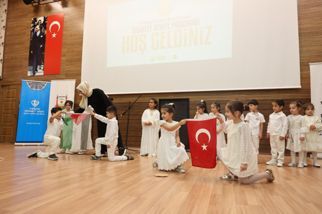 Şanlıurfa Büyükşehir Belediyesi 700 bisikletle Kur'an kursu öğrencilerine unutulmaz sevinç yaşattı