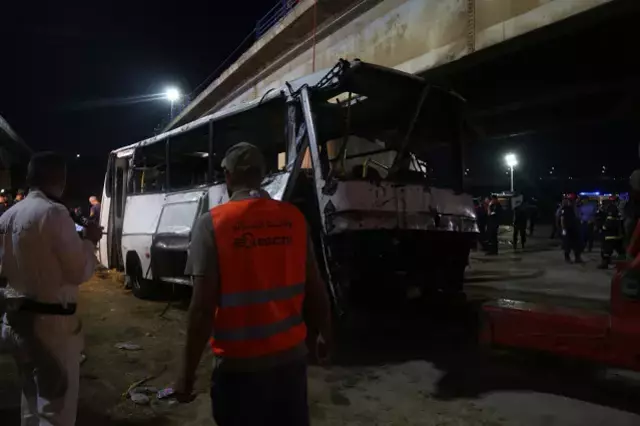 Cezayir'de otobüs dere yatağına düştü, 18 kişi boğularak can verdi! Ulusal yas ilan edildi