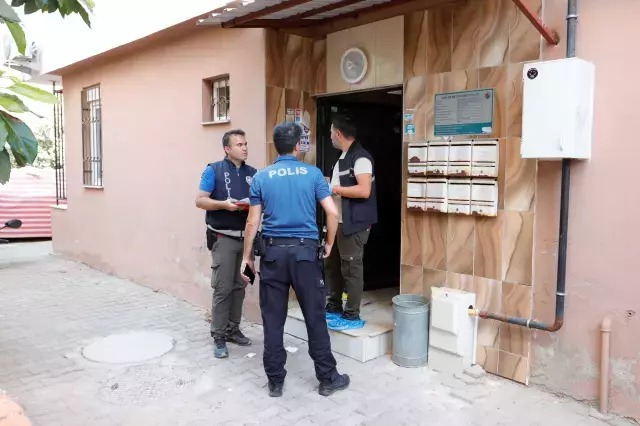Antalya'da Bıçaklı Saldırı: Eski Eş ve Arkadaşı Yaralandı