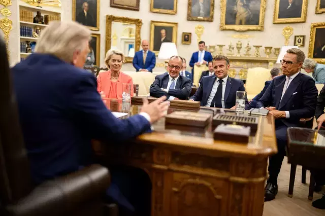 Oval Ofis'teki dikkat çeken kare