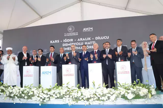 Yılda 5,5 milyon yolcuya hizmet verecek Kars-Iğdır-Aralık-Dilucu Demiryolu Hattı'nın temeli atıldı