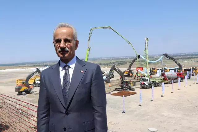Yılda 5,5 milyon yolcuya hizmet verecek Kars-Iğdır-Aralık-Dilucu Demiryolu Hattı'nın temeli atıldı