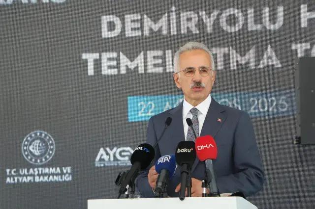 Yılda 5,5 milyon yolcuya hizmet verecek Kars-Iğdır-Aralık-Dilucu Demiryolu Hattı'nın temeli atıldı
