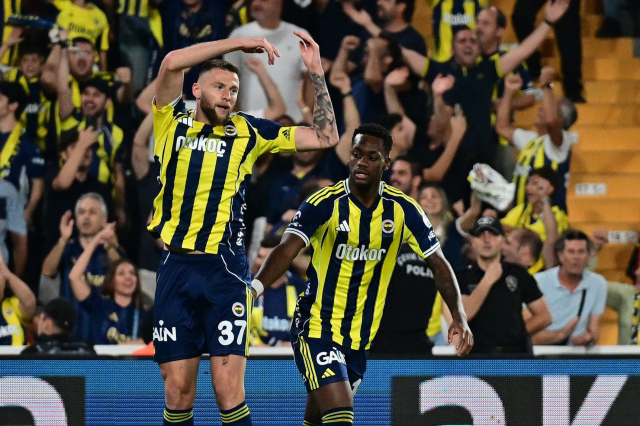 Fenerbahçe 3-1 Kocaelispor: Ev sahibi ilk galibiyete ulaşırken maç özeti