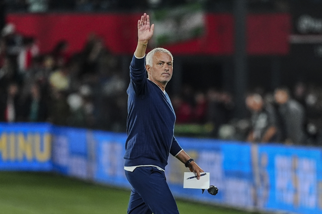 Atılan manşetler bomba! Bütün dünya Mourinho'yu konuşuyor