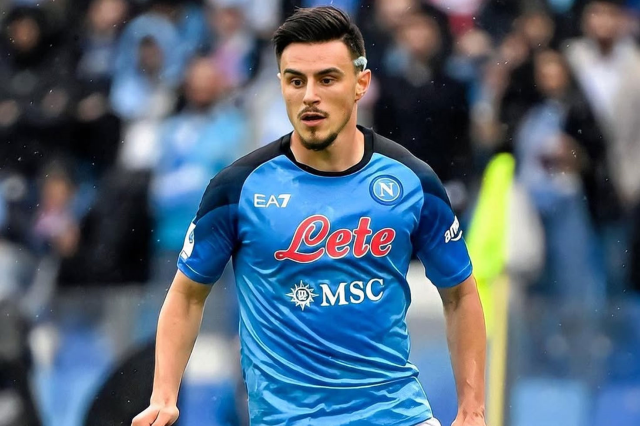 Elijf Elmas yuvaya geri döndü