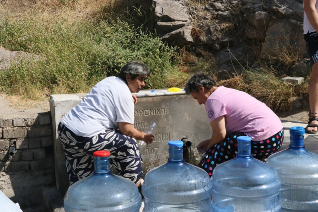 İzmir'de 32 saatlik su kesintisi vatandaşları isyan ettirdi: Halk çok perişan