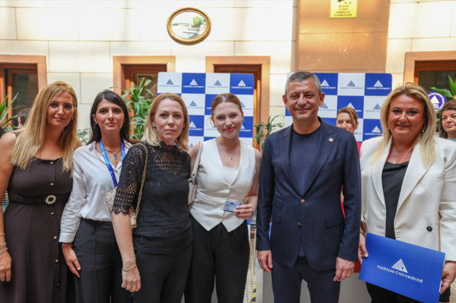 Özgür Özel, Ferdi Zeyrek'in kızını üniversiteye kaydettirdi
