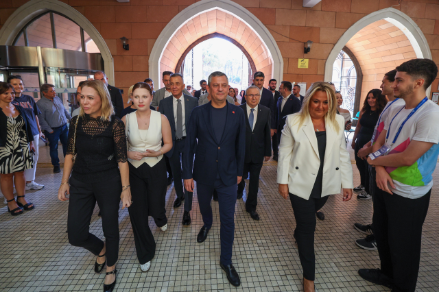 Özgür Özel, Ferdi Zeyrek'in kızını üniversiteye kaydettirdi