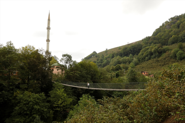 Merhum babasının isteğini yerine getirdi, görmek isteyenler köye akın etti
