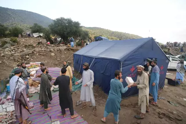 Yerle bir olan Afganistan cehennemi yaşıyor! Bir şiddetli deprem daha