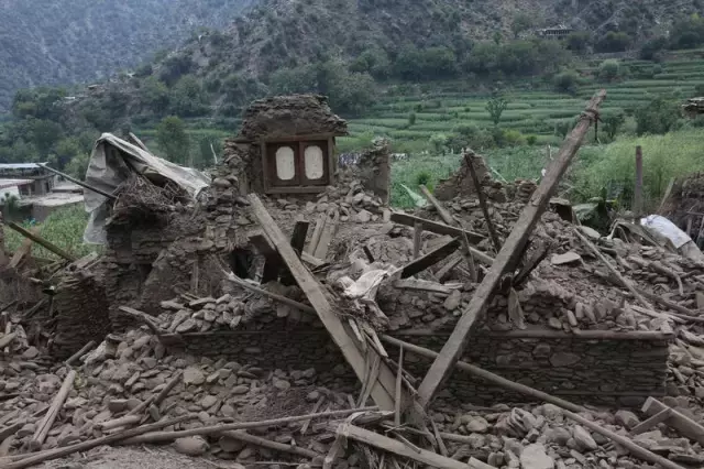 Yerle bir olan Afganistan cehennemi yaşıyor! Bir şiddetli deprem daha